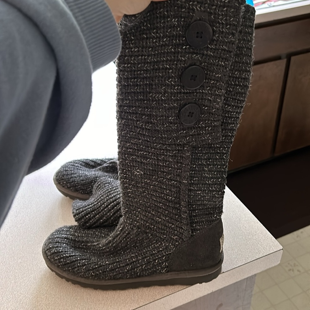 UGG BOOTS - Picture 2 of 4